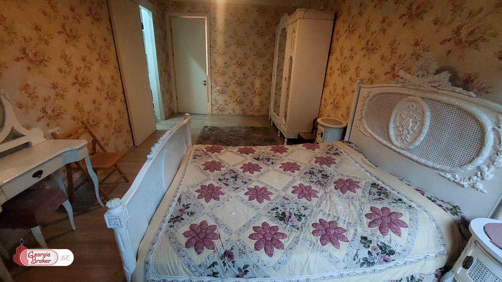 продается дом с новым ремонтом 9-комнат